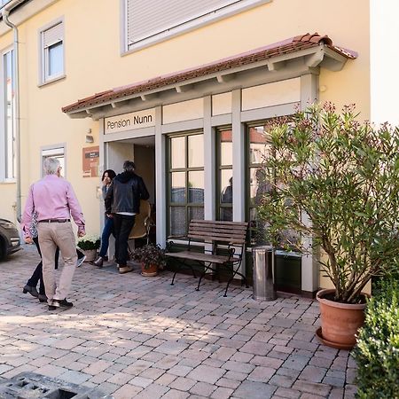 Domizil Nunn Hotel Escherndorf Екстериор снимка